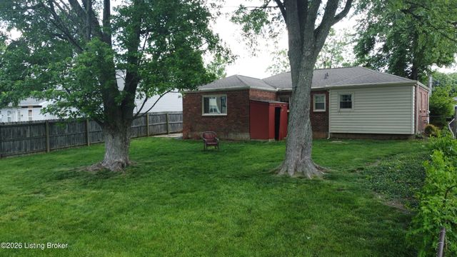 5100 Sprucewood Dr, Louisville, KY 40291