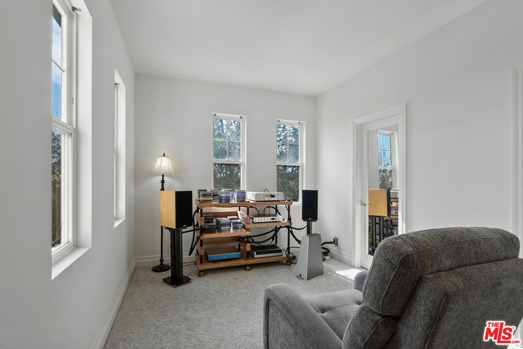 Image 16 of property listing at 3821 Luna Court, Altadena, CA 91001