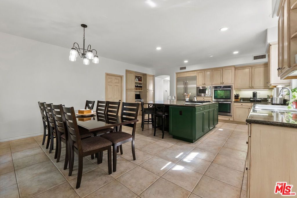 Image 27 of property listing at 3821 Luna Court, Altadena, CA 91001