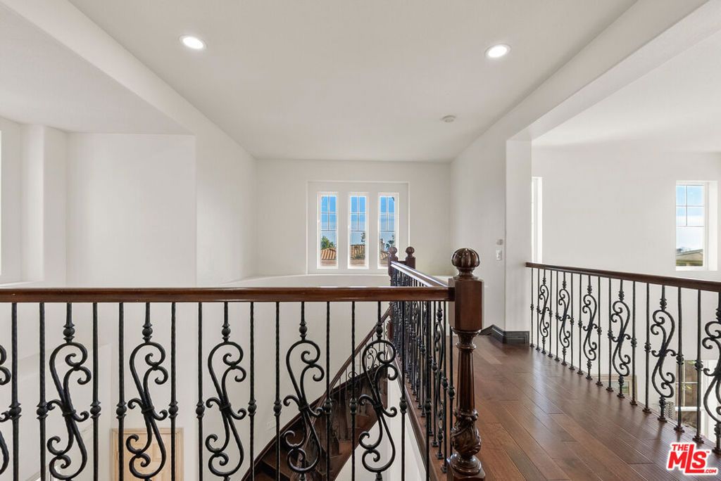 Image 31 of property listing at 3821 Luna Court, Altadena, CA 91001