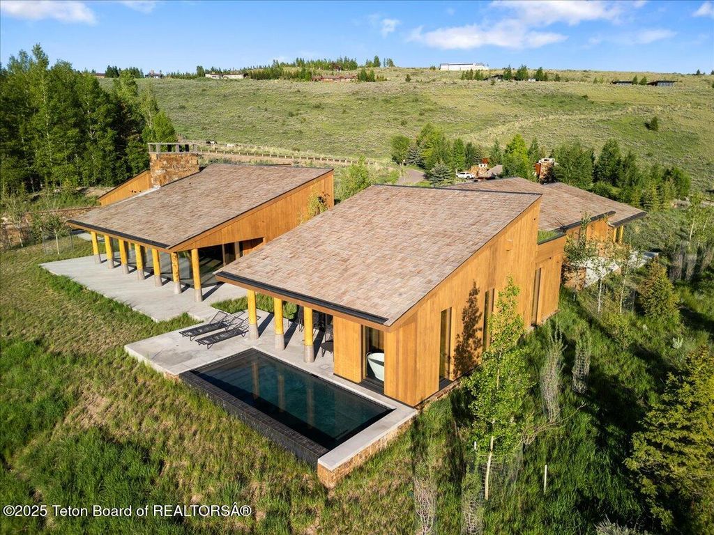 585 W SENA Road, Jackson, WY 83001 photo 10