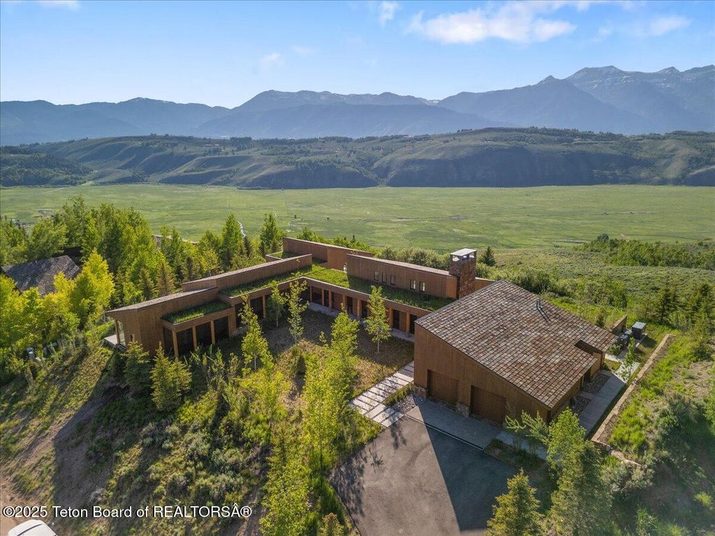 585 W SENA Road, Jackson, WY 83001 photo 13