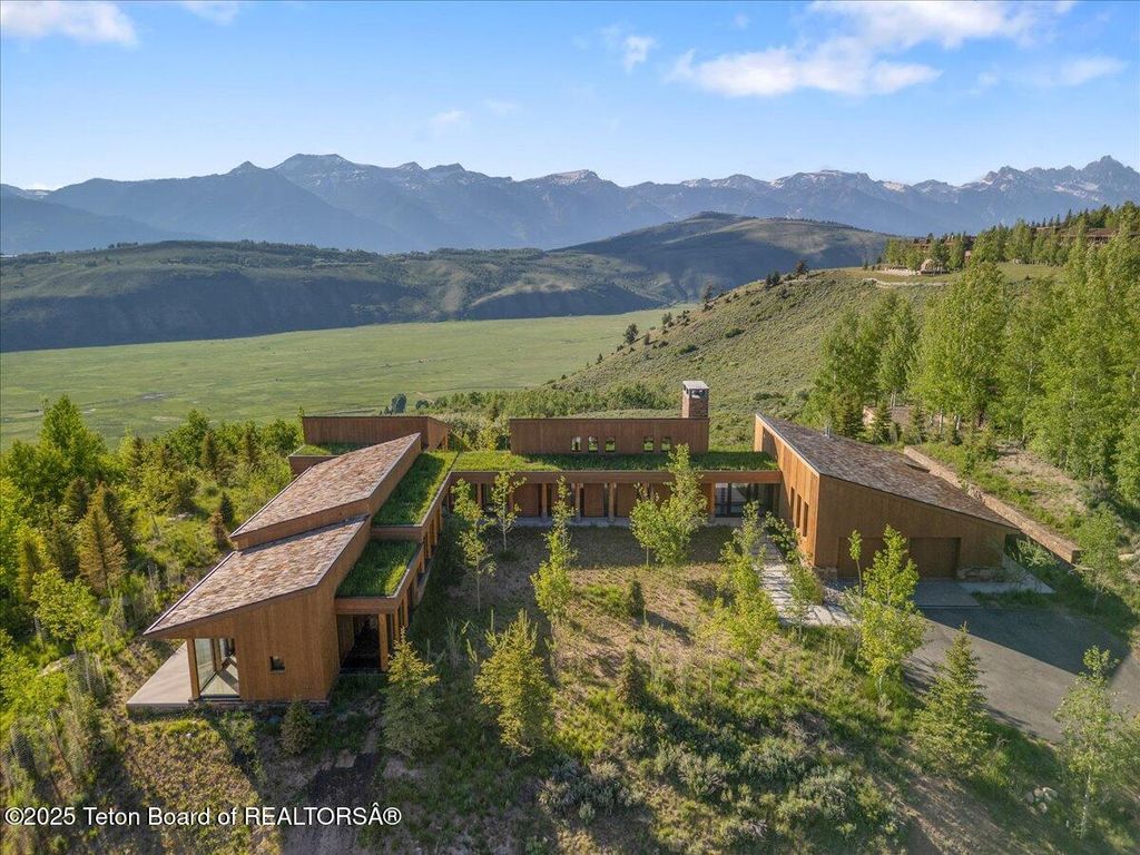 585 W SENA Road, Jackson, WY 83001 photo 2