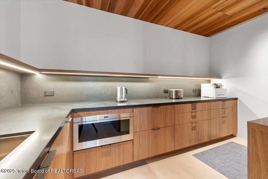 585 W SENA Road, Jackson, WY 83001 photo 23