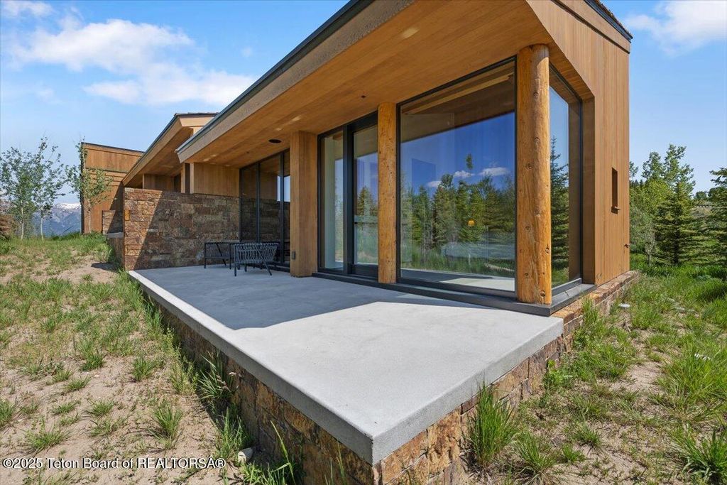 585 W SENA Road, Jackson, WY 83001 photo 33