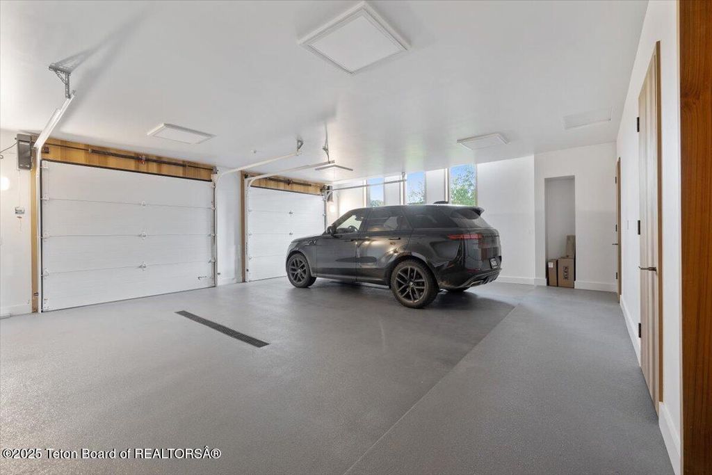 585 W SENA Road, Jackson, WY 83001 photo 38