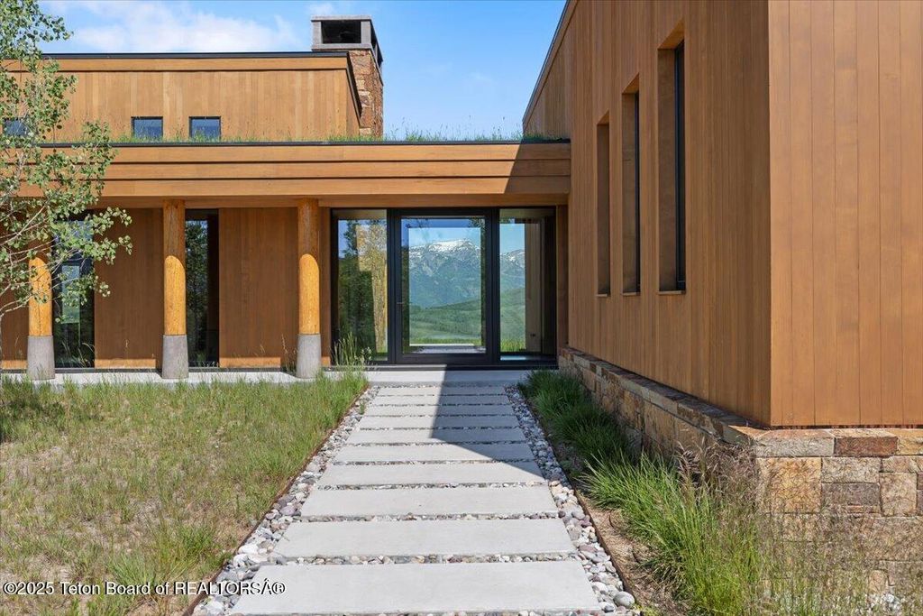 585 W SENA Road, Jackson, WY 83001 photo 39