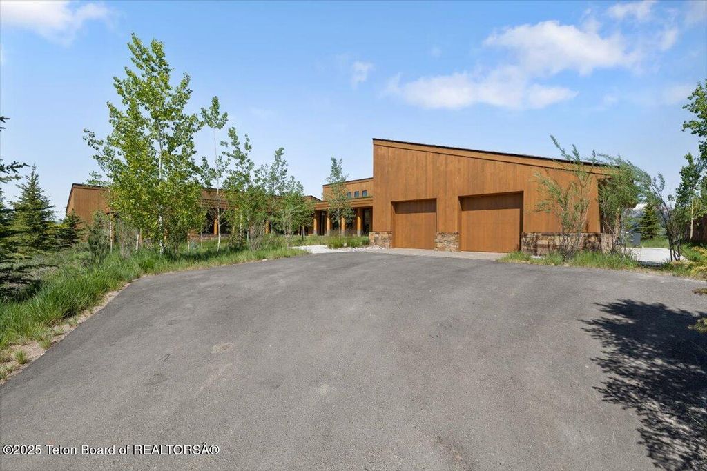 585 W SENA Road, Jackson, WY 83001 photo 40