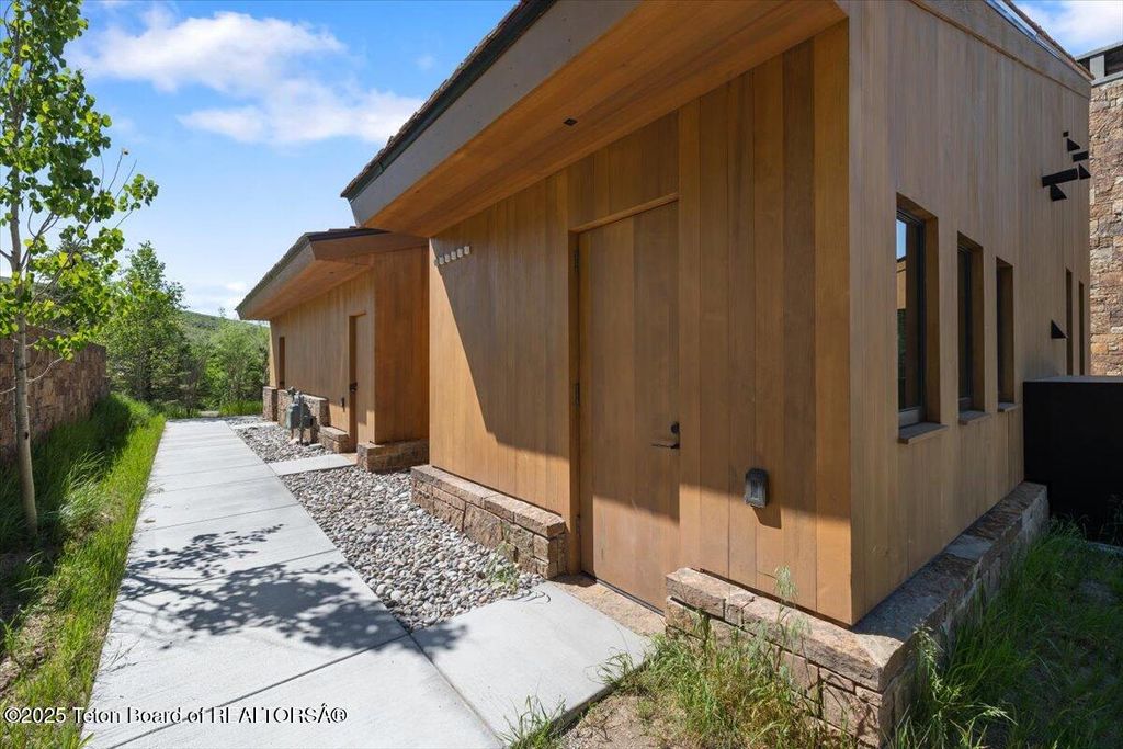 585 W SENA Road, Jackson, WY 83001 photo 41