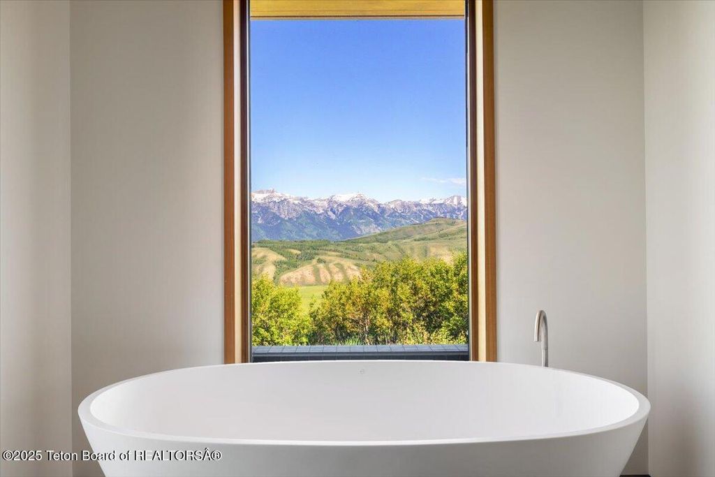 585 W SENA Road, Jackson, WY 83001 photo 49