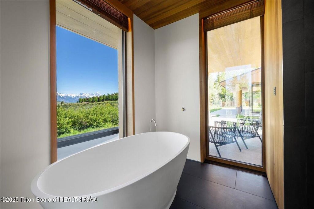 585 W SENA Road, Jackson, WY 83001 photo 9