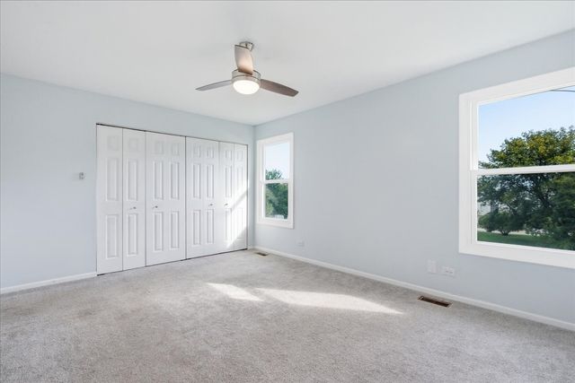 369 Trailside Court, Carol Stream, IL 60188