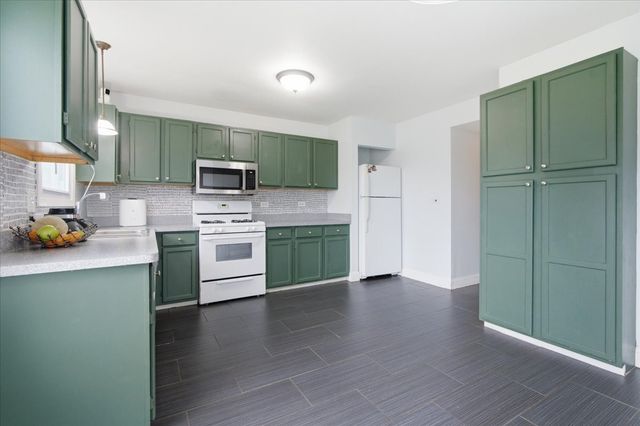 369 Trailside Court, Carol Stream, IL 60188