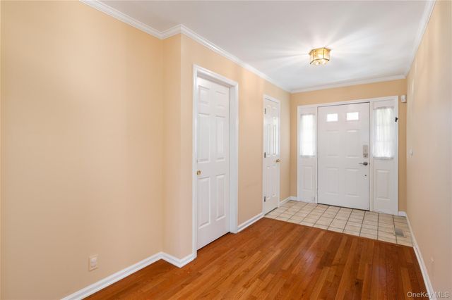 502 Kensington Way, Mount Kisco, NY 10549