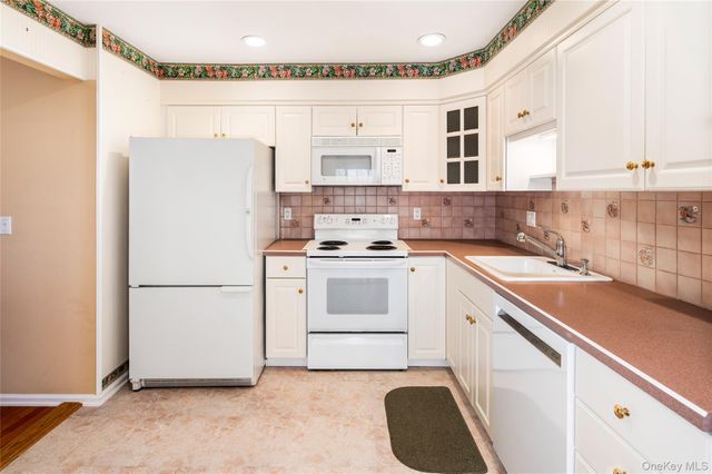 502 Kensington Way, Mount Kisco, NY 10549