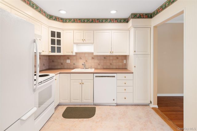 502 Kensington Way, Mount Kisco, NY 10549