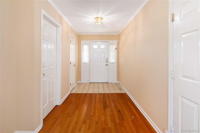 502 Kensington Way, Mount Kisco, NY 10549