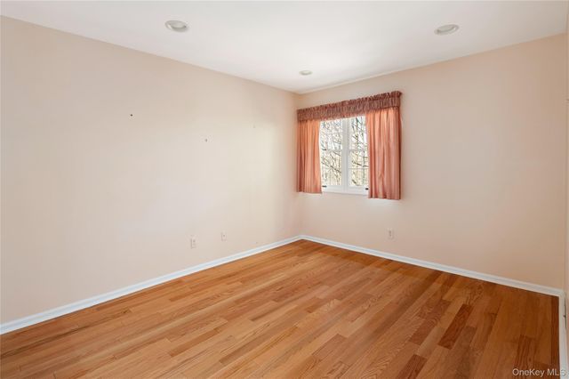 502 Kensington Way, Mount Kisco, NY 10549