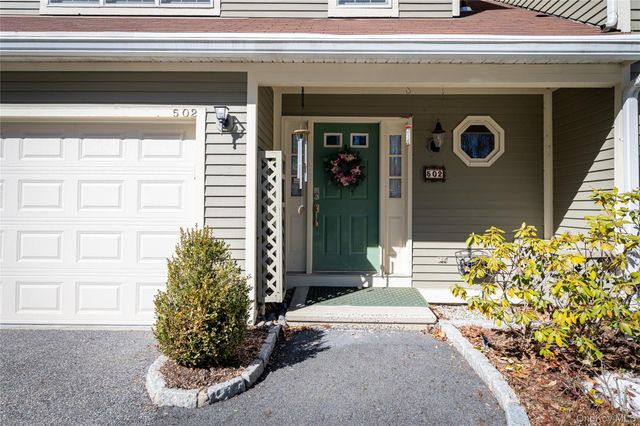 502 Kensington Way, Mount Kisco, NY 10549