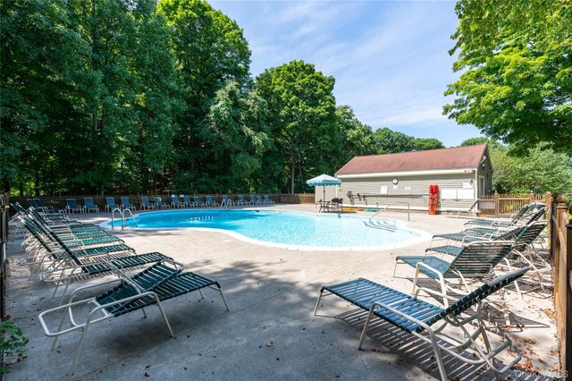 502 Kensington Way, Mount Kisco, NY 10549