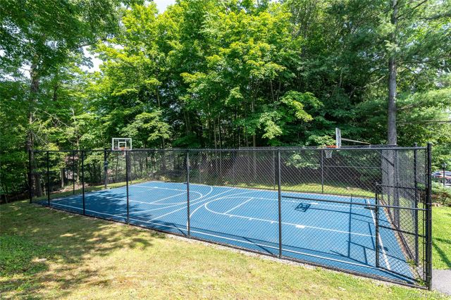 502 Kensington Way, Mount Kisco, NY 10549