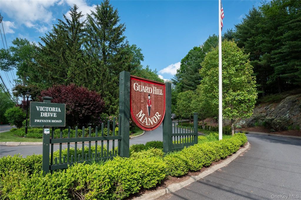 502 Kensington Way, Mount Kisco, NY 10549