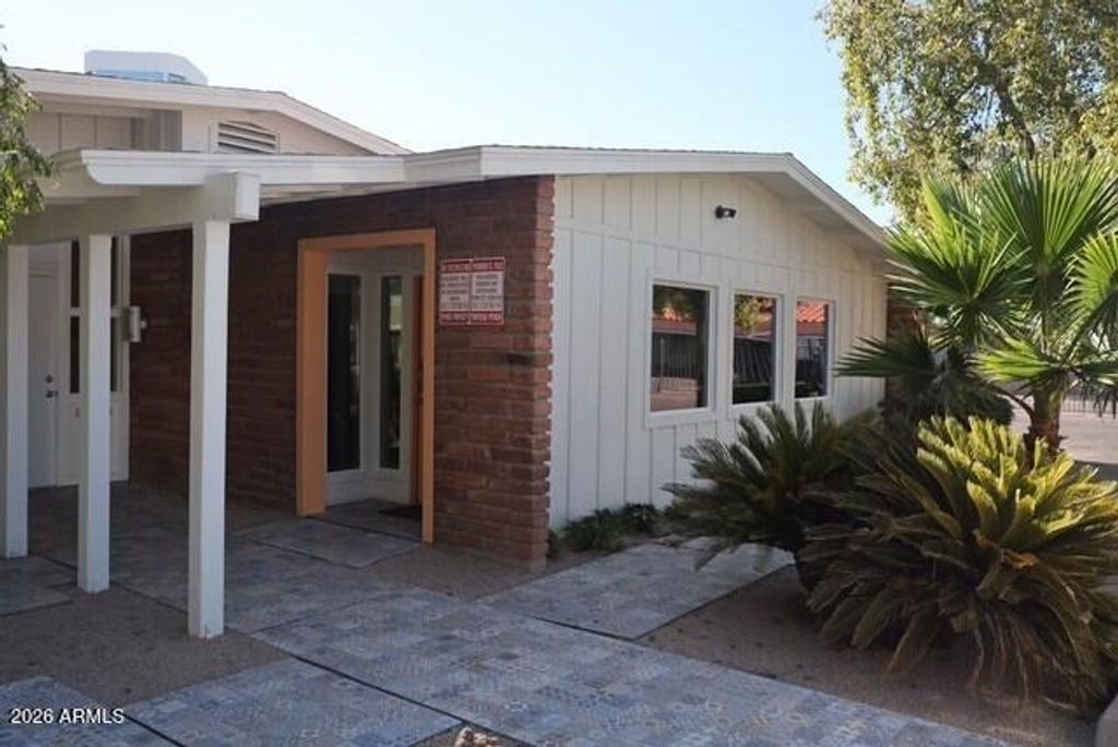 214 E MONTEREY Way, Phoenix, AZ 85012 — exterior