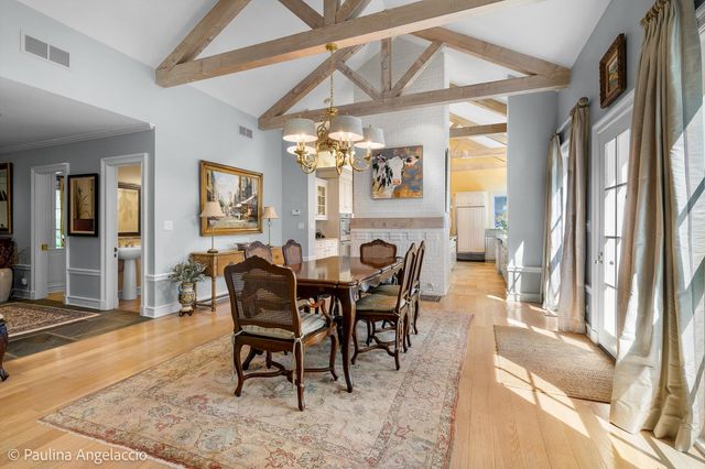 373 W County Line Road, Barrington Hills, IL 60010