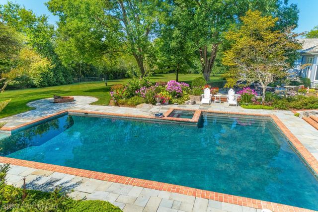 373 W County Line Road, Barrington Hills, IL 60010