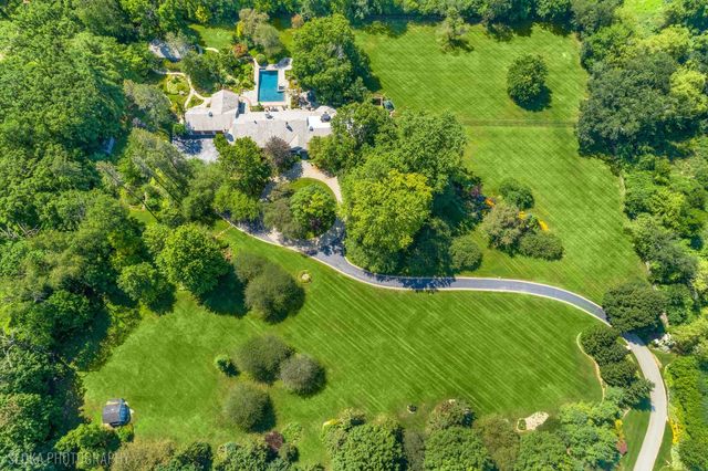 373 W County Line Road, Barrington Hills, IL 60010