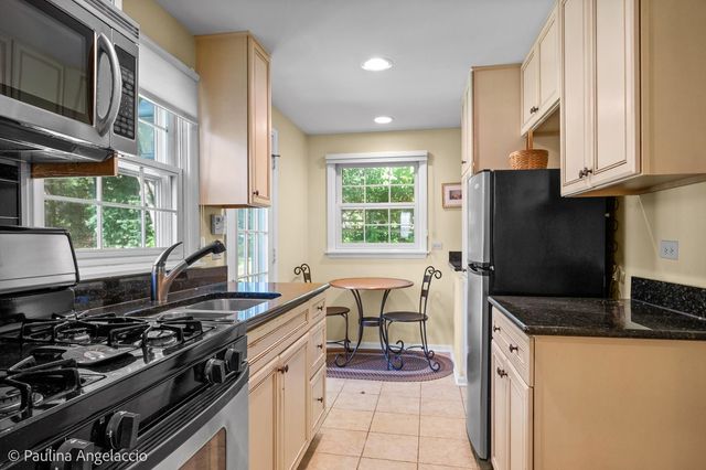 373 W County Line Road, Barrington Hills, IL 60010