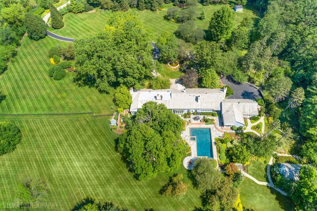 373 W County Line Road, Barrington Hills, IL 60010