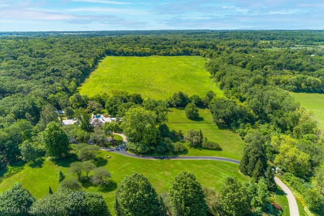 373 W County Line Road, Barrington Hills, IL 60010