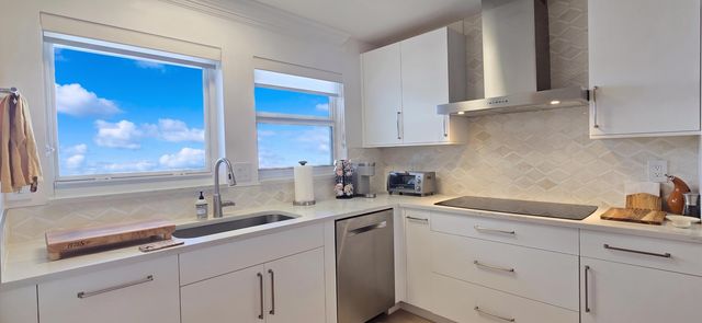 60 Yacht Club Drive 405, North Palm Beach, FL 33408