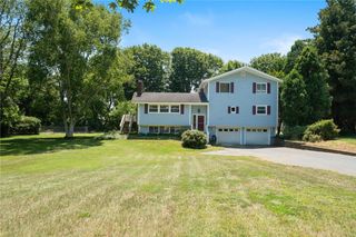 63 Black Point Lane, Portsmouth, RI 02871