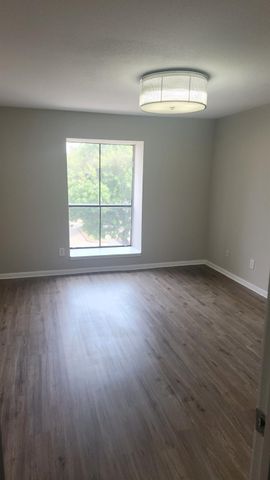 3025 Walnut Bend 35, Houston, TX 77042