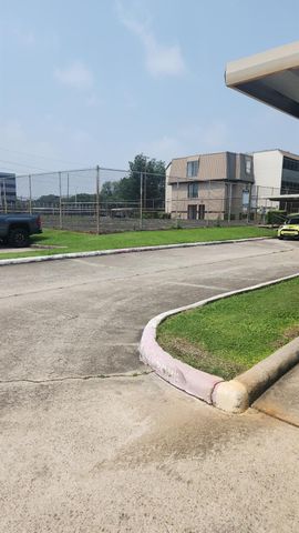 3025 Walnut Bend 35, Houston, TX 77042