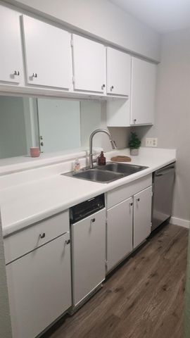 3025 Walnut Bend 35, Houston, TX 77042