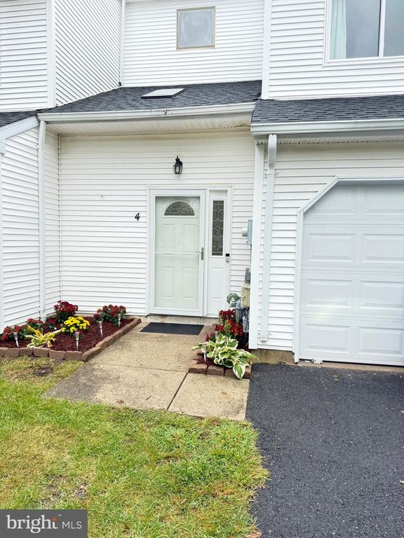 4 SAFFRON DR, Lumberton, NJ 08048