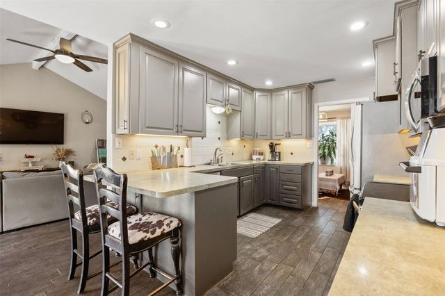 111 Pecan DR, Mountain City, TX 78610