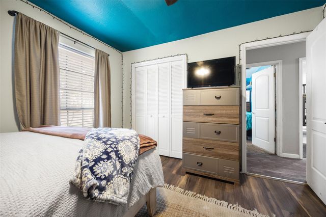 111 Pecan DR, Mountain City, TX 78610