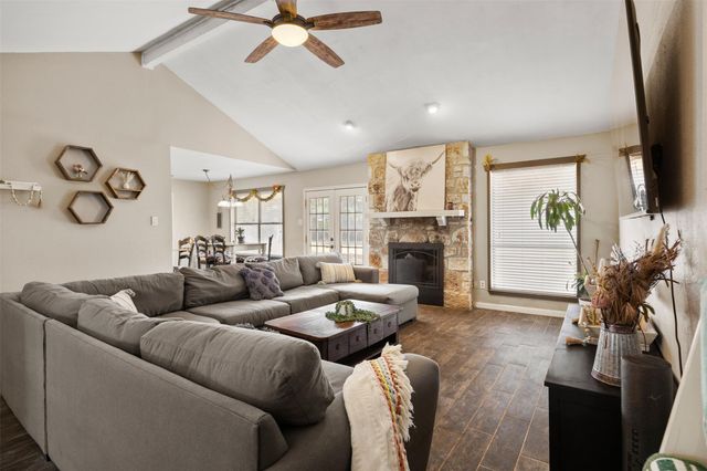 111 Pecan DR, Mountain City, TX 78610