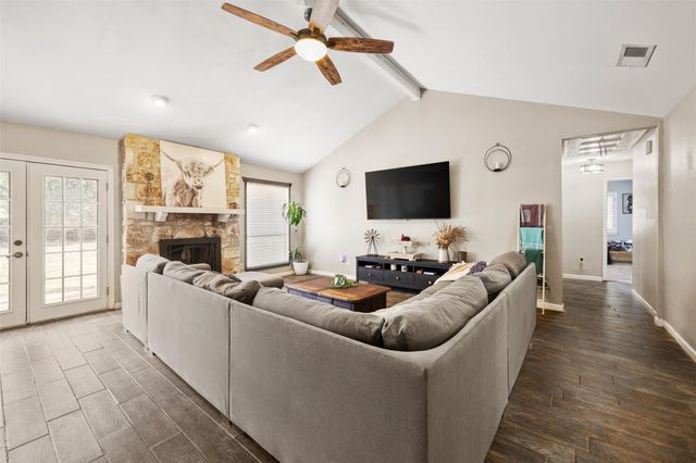 111 Pecan DR, Mountain City, TX 78610