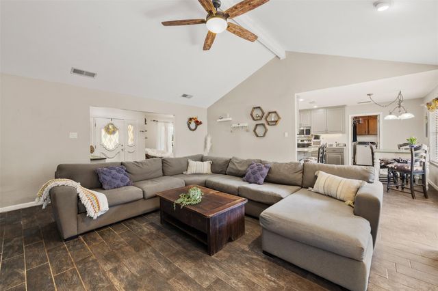 111 Pecan DR, Mountain City, TX 78610