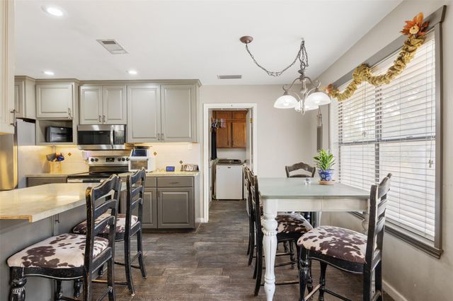 111 Pecan DR, Mountain City, TX 78610