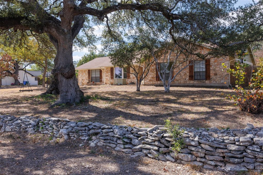 111 Pecan DR, Mountain City, TX 78610