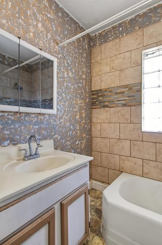128 N Sedgwick St, Wichita, KS 67203