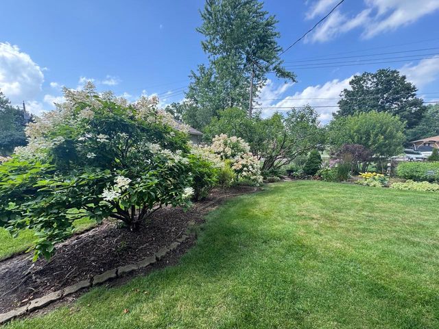 17010 Salentine DRIVE, New Berlin, WI 53151