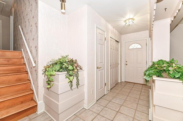 17010 Salentine DRIVE, New Berlin, WI 53151