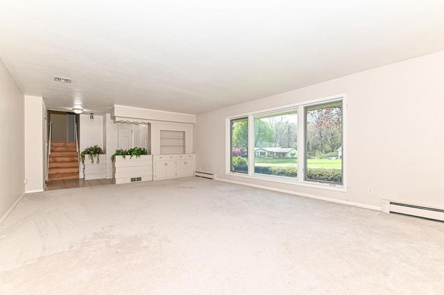 17010 Salentine DRIVE, New Berlin, WI 53151